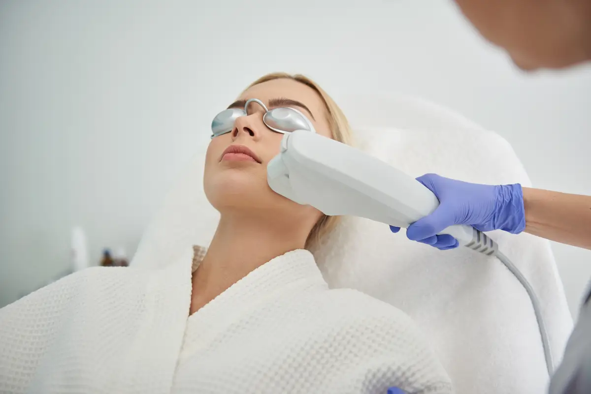 How IPL Photofacial Improves Sunspots & Uneven Skin Tone